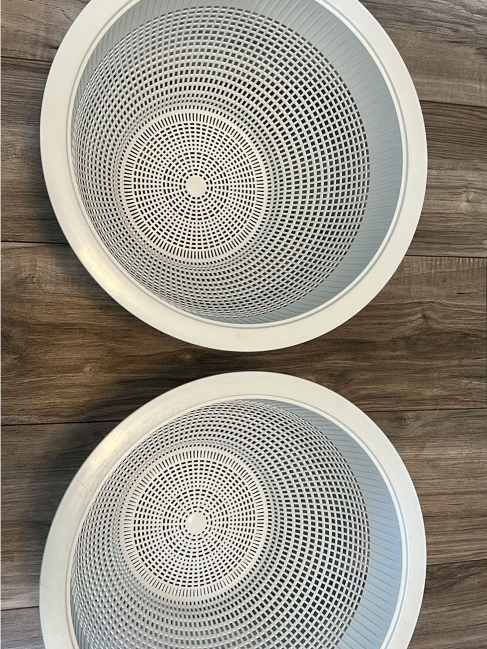 The Pampered Chef White Plastic Salad Spinner/Bowl Inserts (Pair)